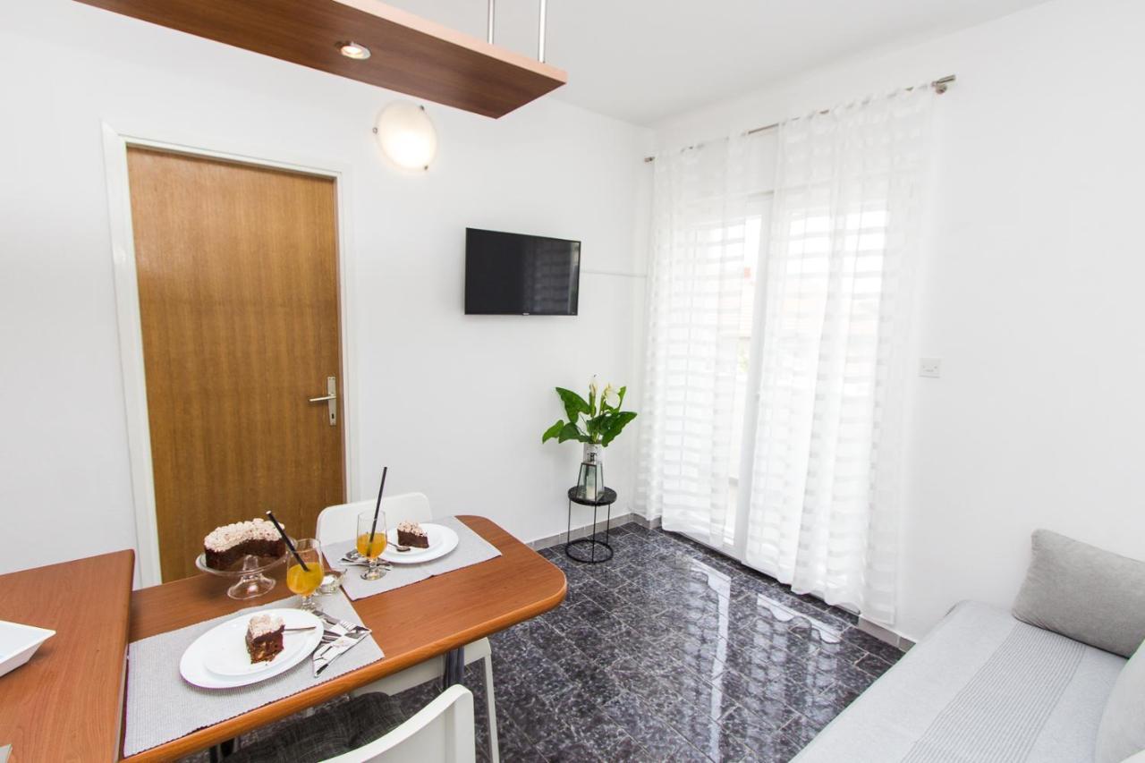 Apartmani Sanja Vodice Zewnętrze zdjęcie